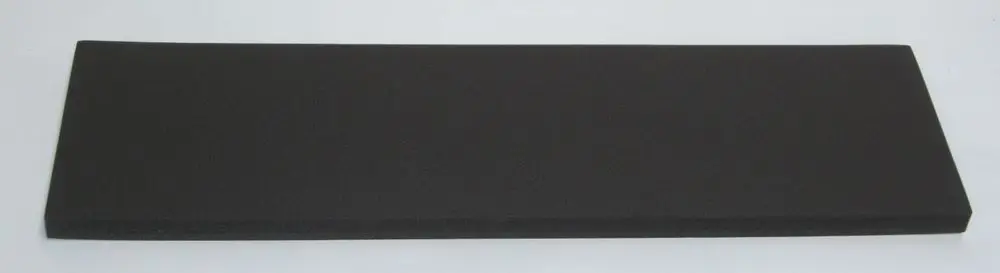 Schwarzes Dichtungsmaterial von Daikin, flach und rechteckig, geeignet für den Einsatz in Heiz- und Kühlsystemen.